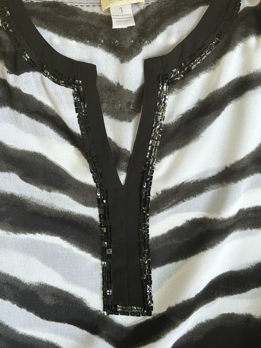 Chico’s Zebra Animal Print Sheer Blouse Tunic Sequin V Neck 3/4 Sleeve Size M - Picture 6 of 9